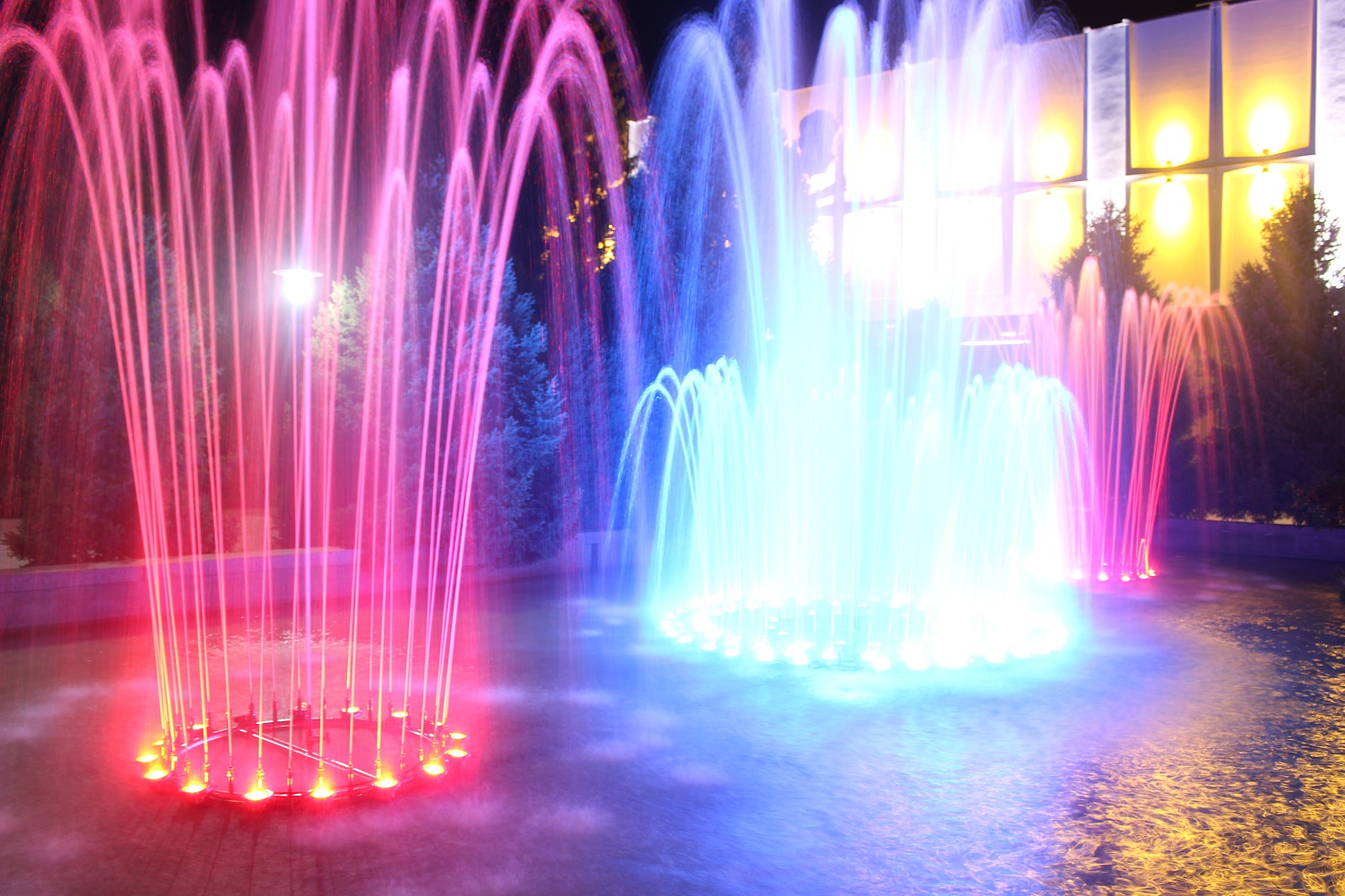 Фонтан у драмтеатра им.Лермонтова