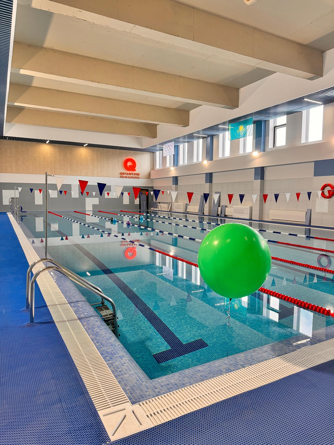 Бассейн в Quantum Tech School, г.Астана