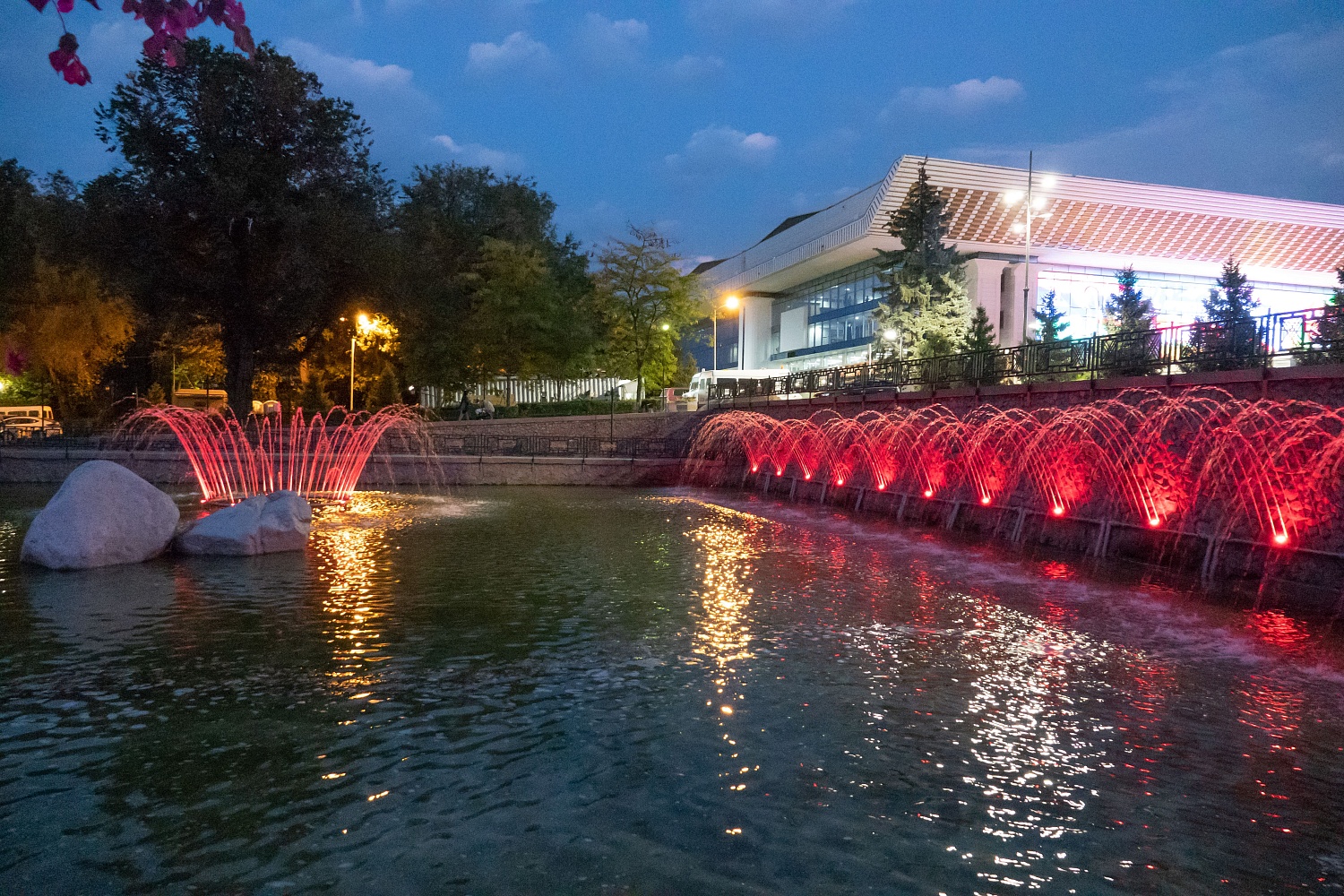  Фонтан у гостиницы «Казахстан»