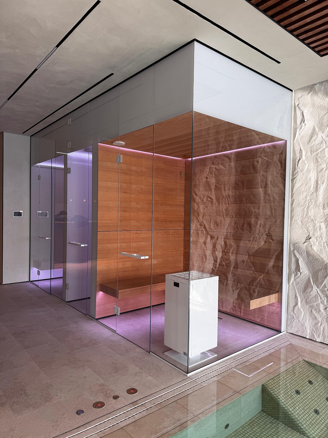 Бассейн в частной вилле