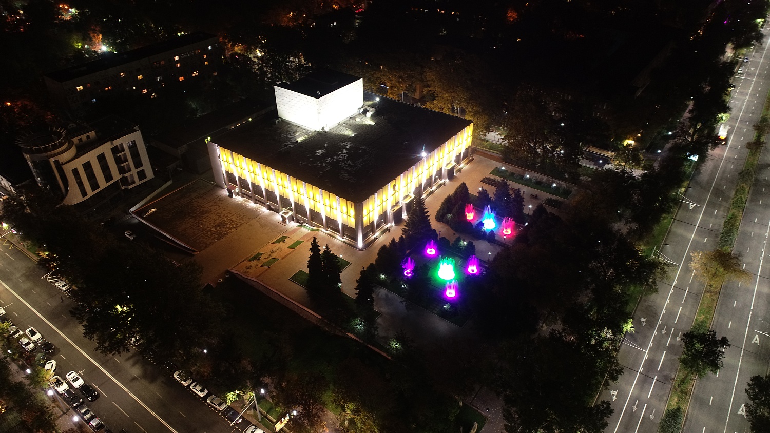 Фонтан у драмтеатра им.Лермонтова