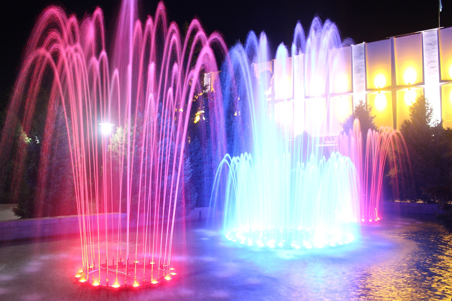 Фонтан у драмтеатра им.Лермонтова