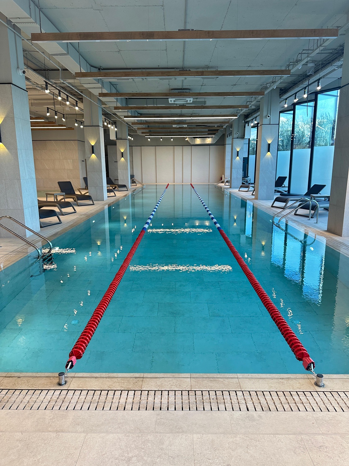  Бассейн в комплексе Invictus Fitness Akbulak, г.Астана