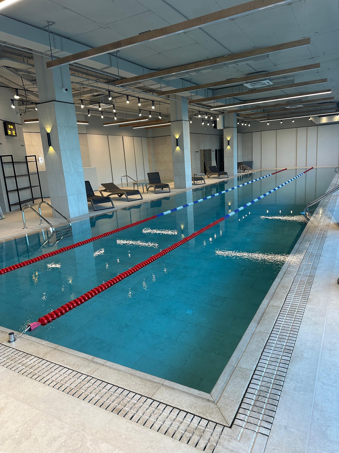  Бассейн в комплексе Invictus Fitness Akbulak, г.Астана