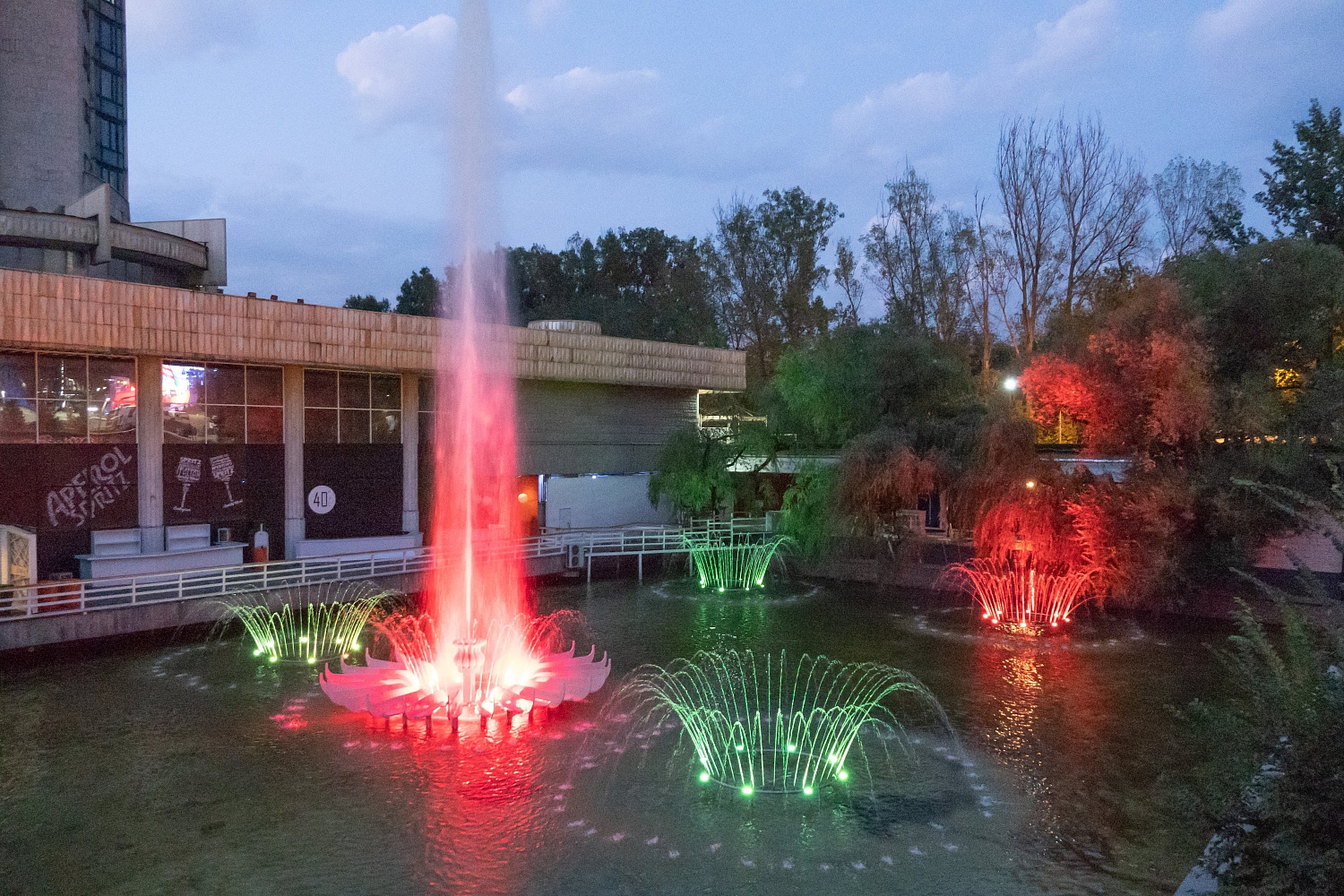  Фонтан у гостиницы «Казахстан»