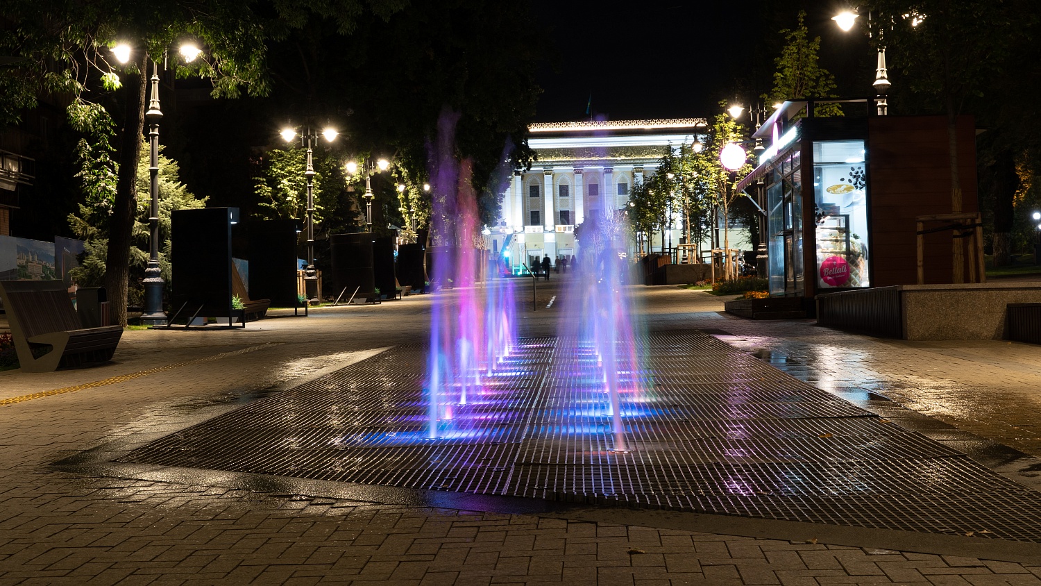 Фонтаны на улице Панфилова, г.Алматы