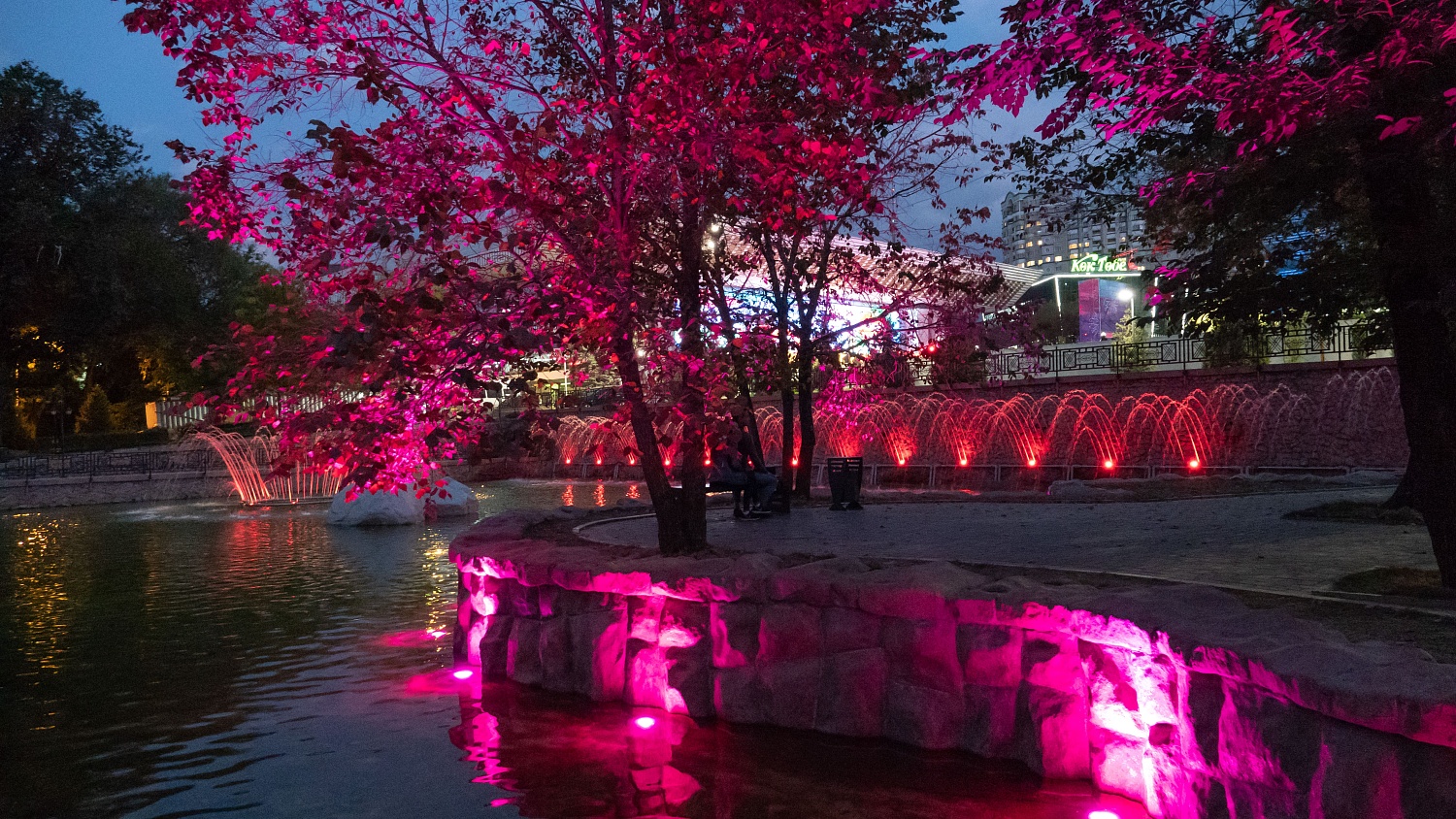  Фонтан у гостиницы «Казахстан»