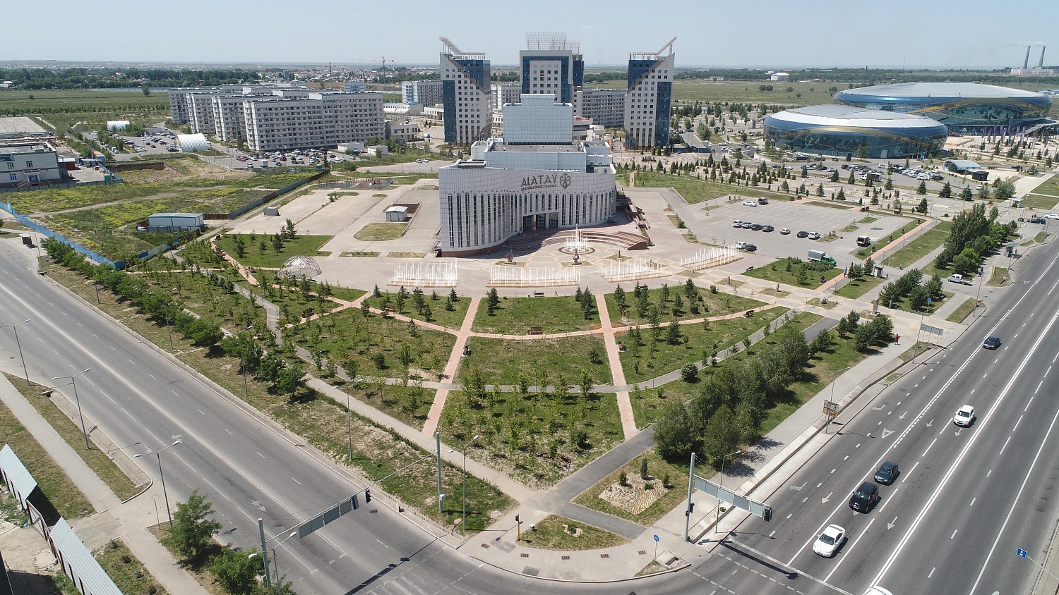 Фонтан у Театра традиционного искусства «Алатау». Г. Алматы